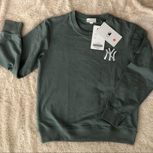 MLB • Women’s NY Yankees pullover/sweatshirt • olive green color • NWT • Sz Med